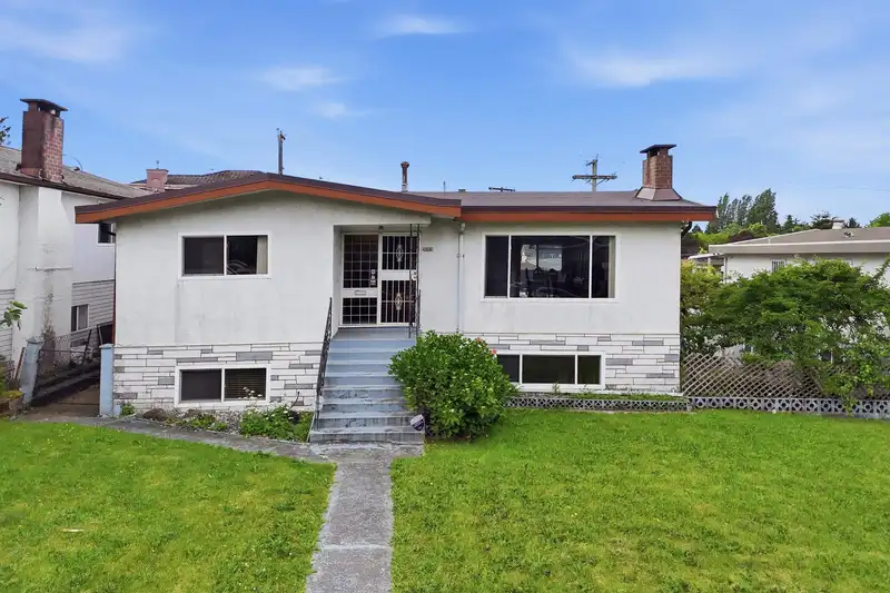 3063 RENFREW STREET - photo 1 of 40