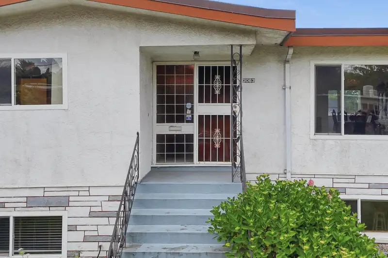 3063 RENFREW STREET - photo 4 of 40