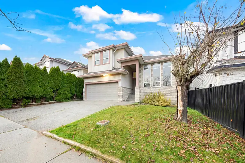 14621 81A AVENUE - photo 3 of 40