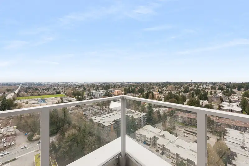 2806 9675 KING GEORGE BOULEVARD - photo 4 of 37