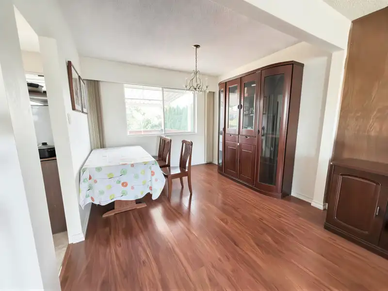 10580 DENNIS CRESCENT - photo 4 of 20
