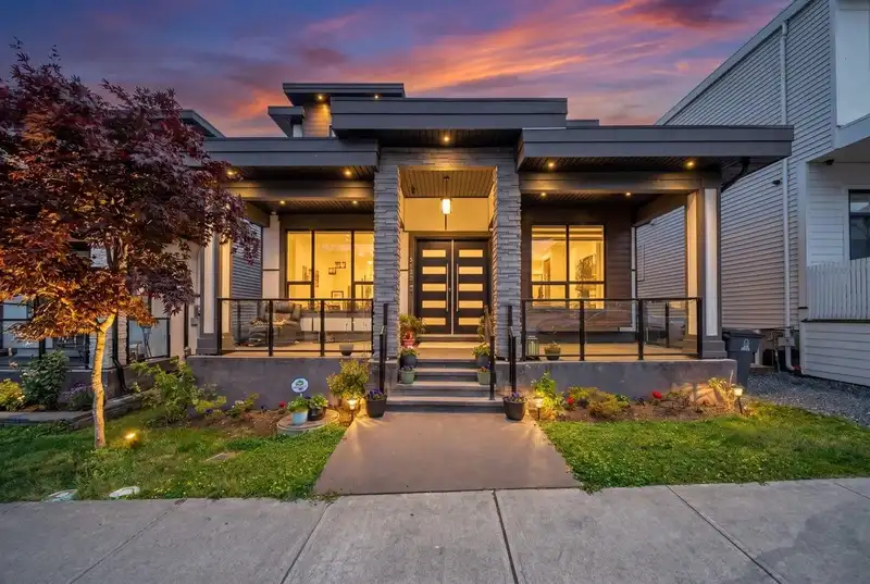 5932 139A STREET - photo 1 of 39