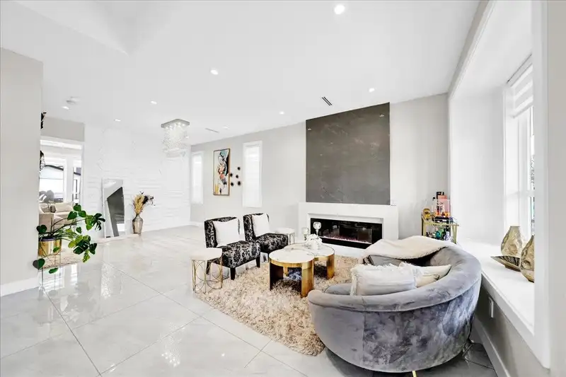 5932 139A STREET - photo 2 of 39