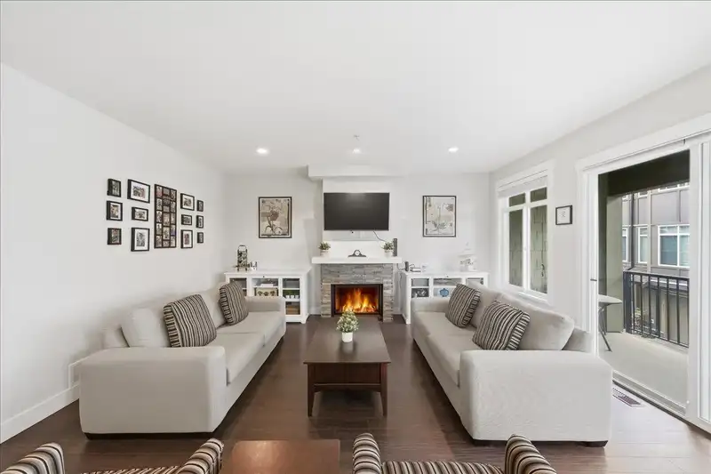 61 22865 TELOSKY AVENUE - photo 4 of 34