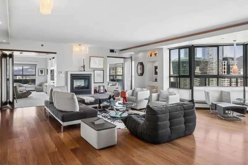 2301 909 BURRARD STREET - photo 2 of 37