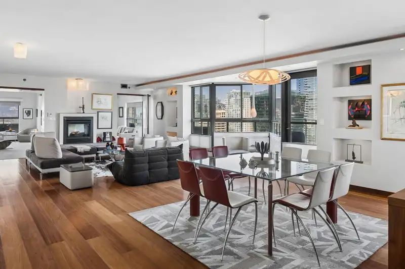 2301 909 BURRARD STREET - photo 4 of 37