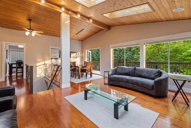 676 WELLINGTON DRIVE - photo 2 of 40