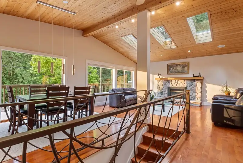 676 WELLINGTON DRIVE - photo 3 of 40