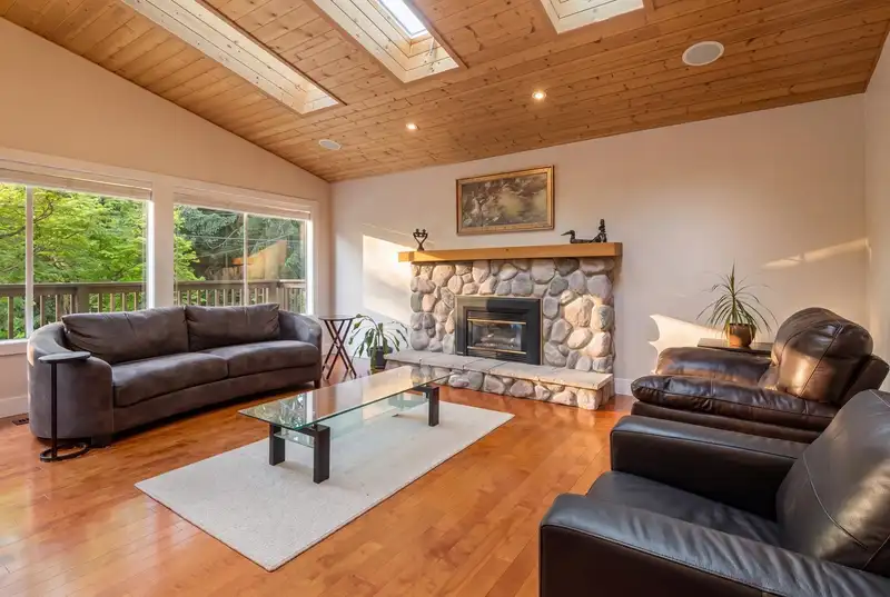 676 WELLINGTON DRIVE - photo 4 of 40