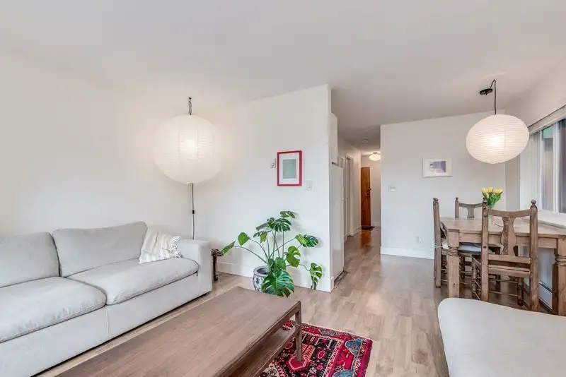 102 2458 YORK AVENUE - photo 4 of 18