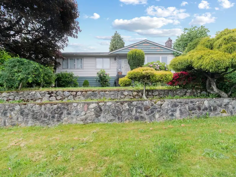 4156 CASTLEWOOD CRESCENT - photo 1 of 6
