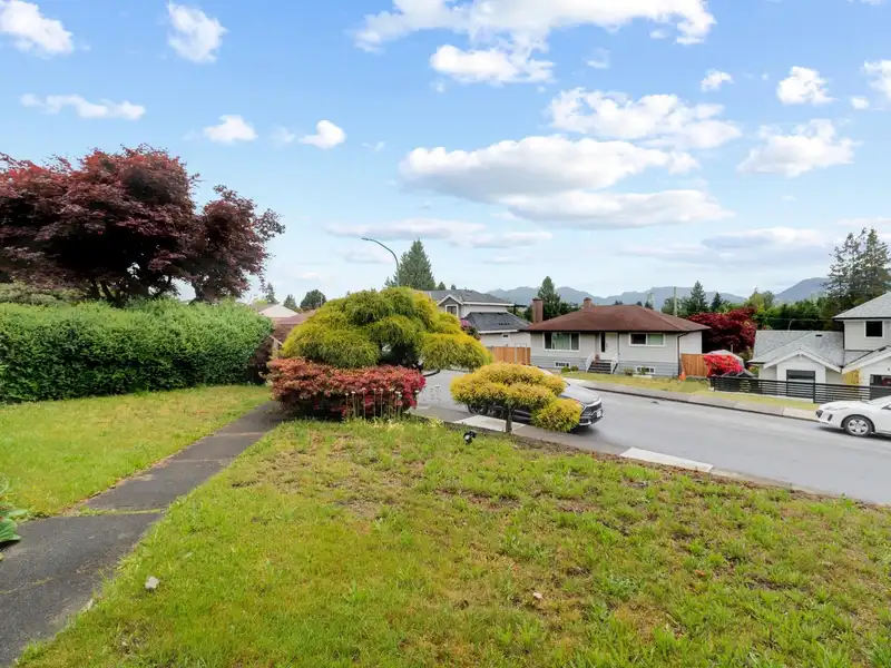 4156 CASTLEWOOD CRESCENT - photo 4 of 6
