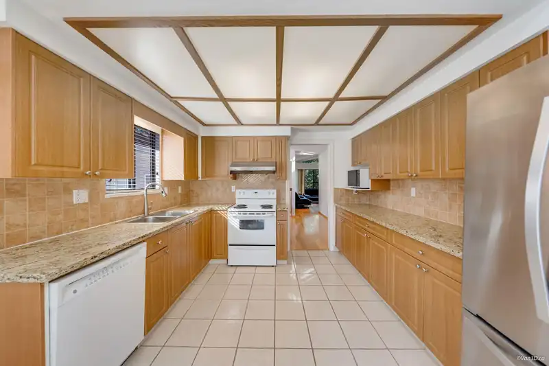 3056 E 28TH AVENUE - photo 3 of 36