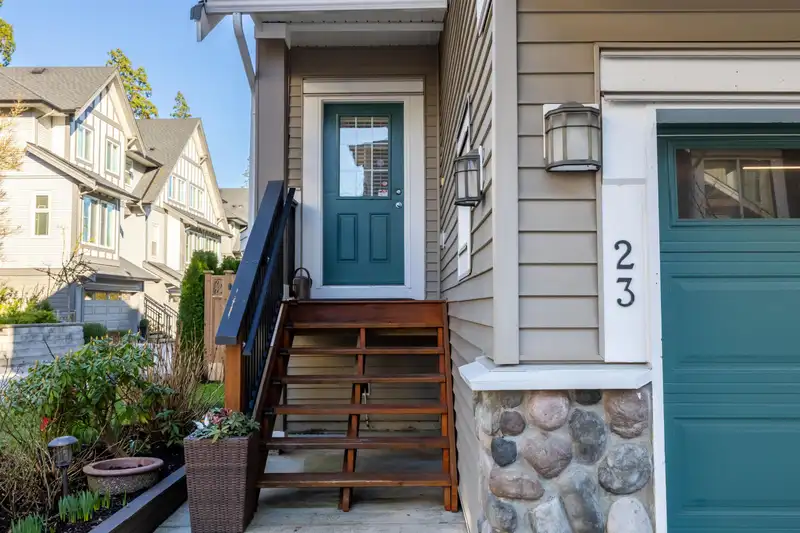 23 21704 96 AVENUE - photo 3 of 40