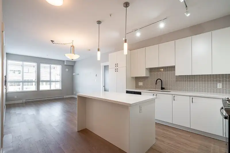A310 20838 78B AVENUE - photo 3 of 40