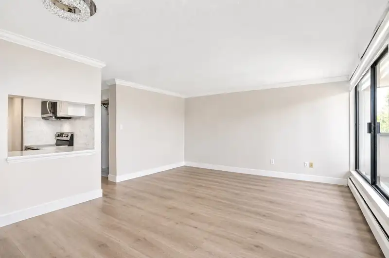 1701 3755 BARTLETT COURT - photo 3 of 37