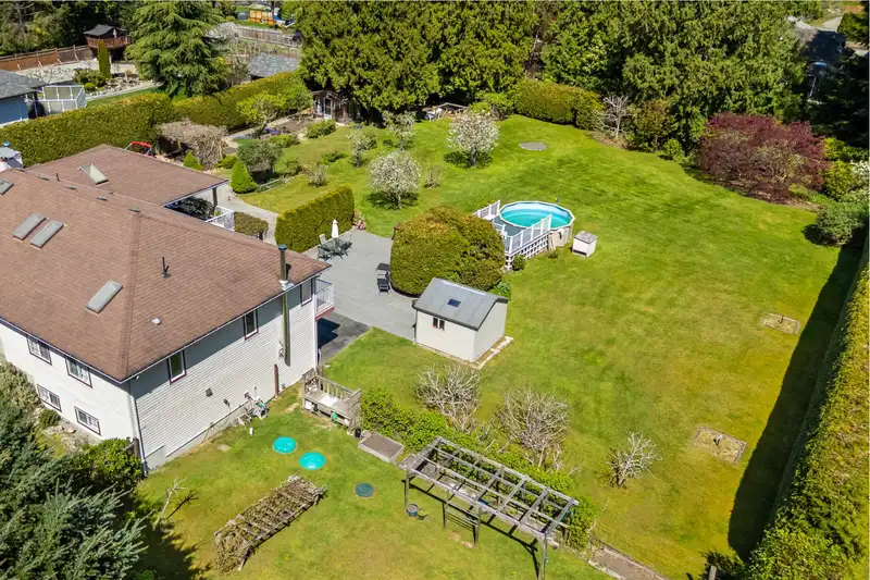 7904 REDROOFFS ROAD - photo 3 of 40