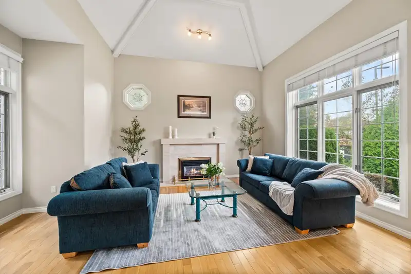 12334 56 AVENUE - photo 2 of 40