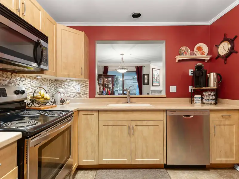 E102 628 W 12TH AVENUE - photo 4 of 29