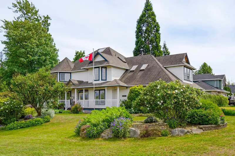 18032 98 AVENUE - photo 1 of 40