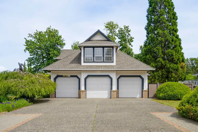 18032 98 AVENUE - photo 3 of 40