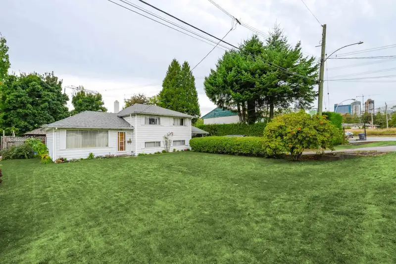 9253 137A STREET - photo 1 of 12
