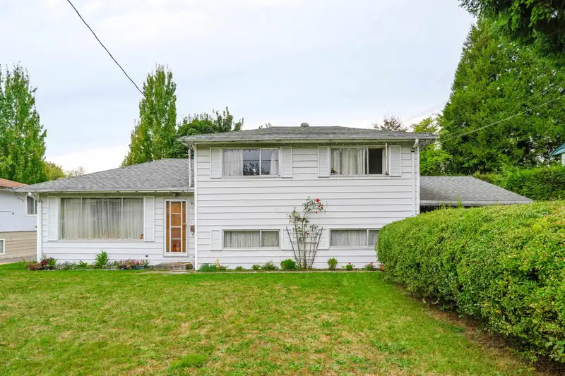 9253 137A STREET - photo 4 of 12