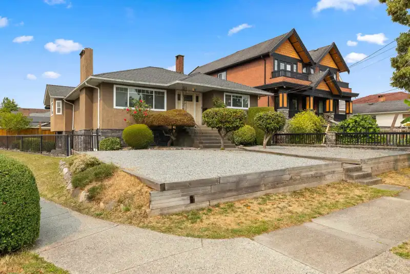 2515 E 45TH AVENUE - photo 1 of 40