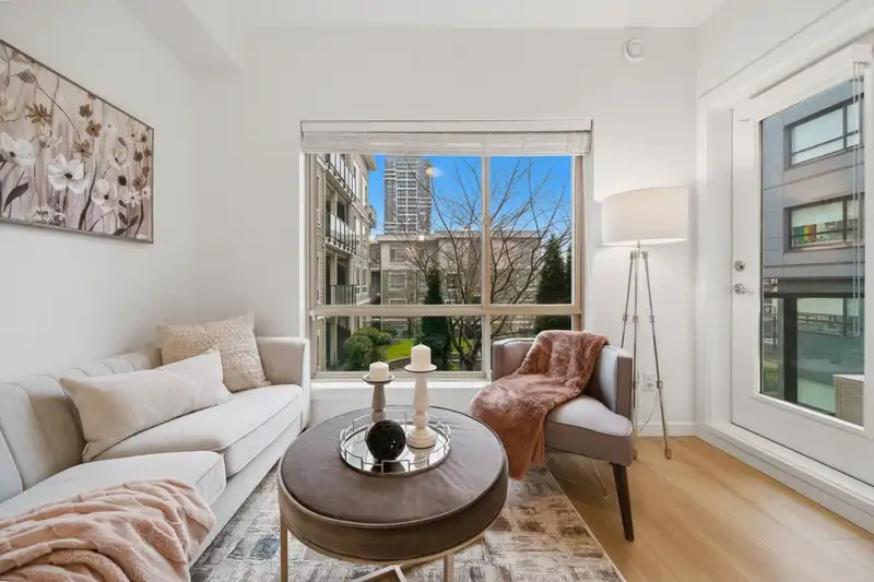318 13789 107A AVENUE - photo 2 of 40