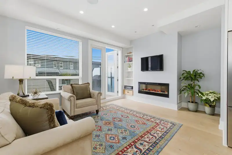 255 E 6TH STREET - photo 2 of 33