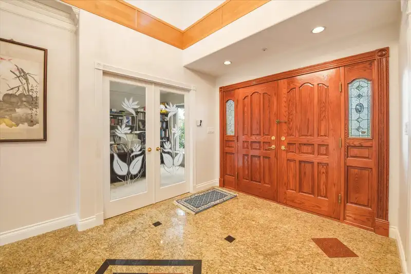 6582 MAPLE STREET - photo 2 of 40