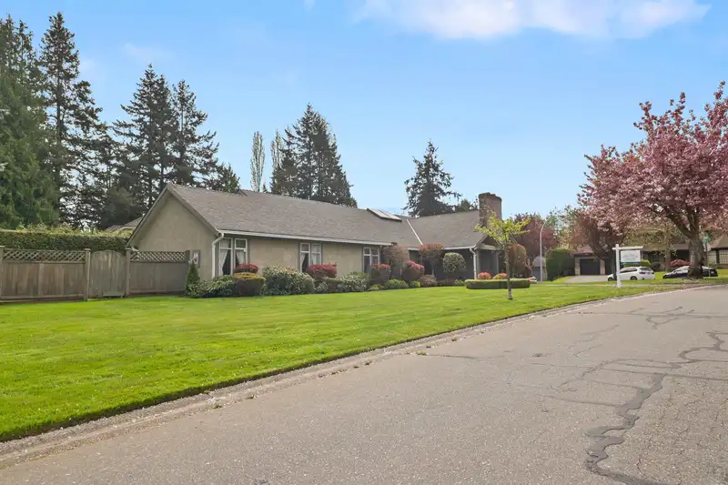 1884 139A STREET - photo 4 of 38