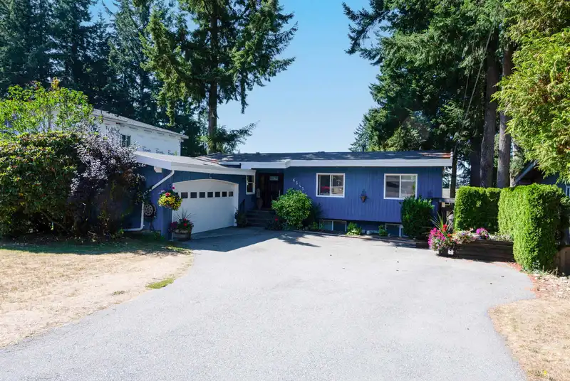 6545 SUNSHINE DRIVE - photo 2 of 40