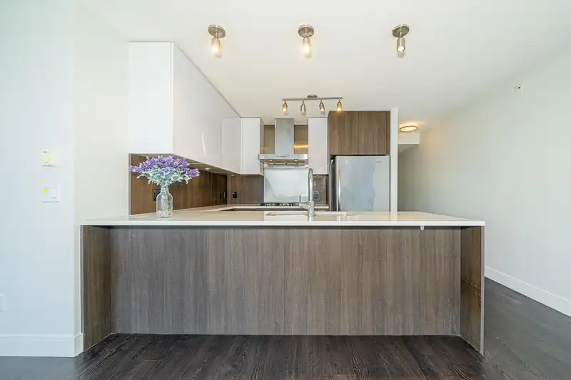 1809 3007 GLEN DRIVE - photo 3 of 34
