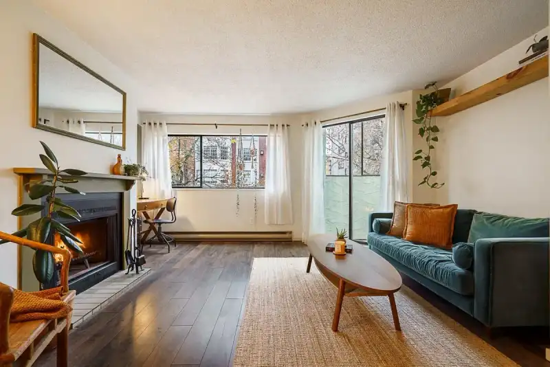 302 936 BUTE STREET - photo 1 of 35