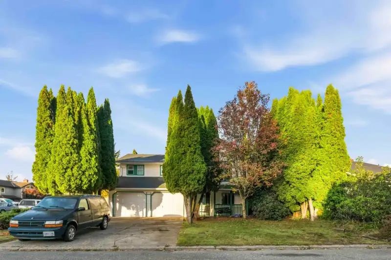 3743 NANAIMO CRESCENT - photo 1 of 15