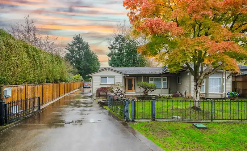 10060 SWINTON CRESCENT - photo 1 of 26