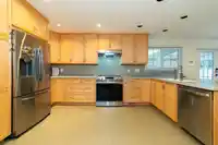 10060 SWINTON CRESCENT - thumbnail 6
