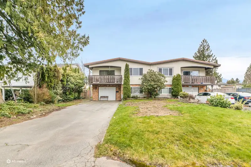 11876 92A AVENUE - photo 1 of 31