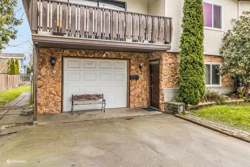 11876 92A AVENUE - photo 3 of 31