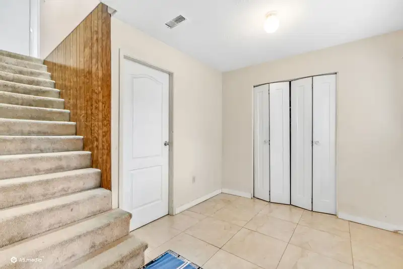 11876 92A AVENUE - photo 4 of 31