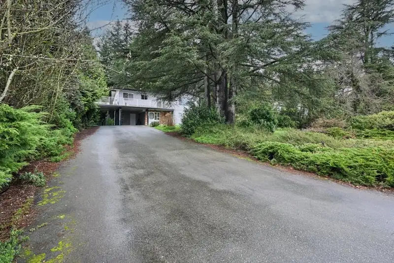 5527 148 STREET - photo 2 of 32
