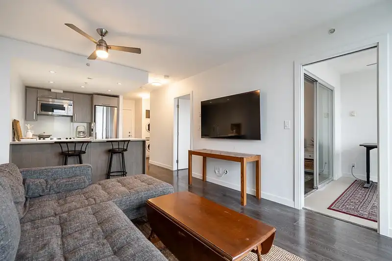 360 955 E HASTINGS STREET - photo 3 of 40
