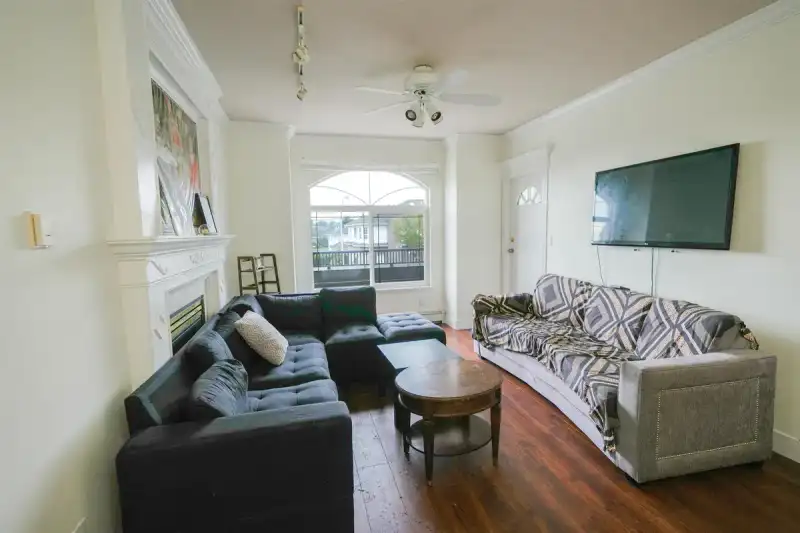 13347 89 AVENUE - photo 2 of 32