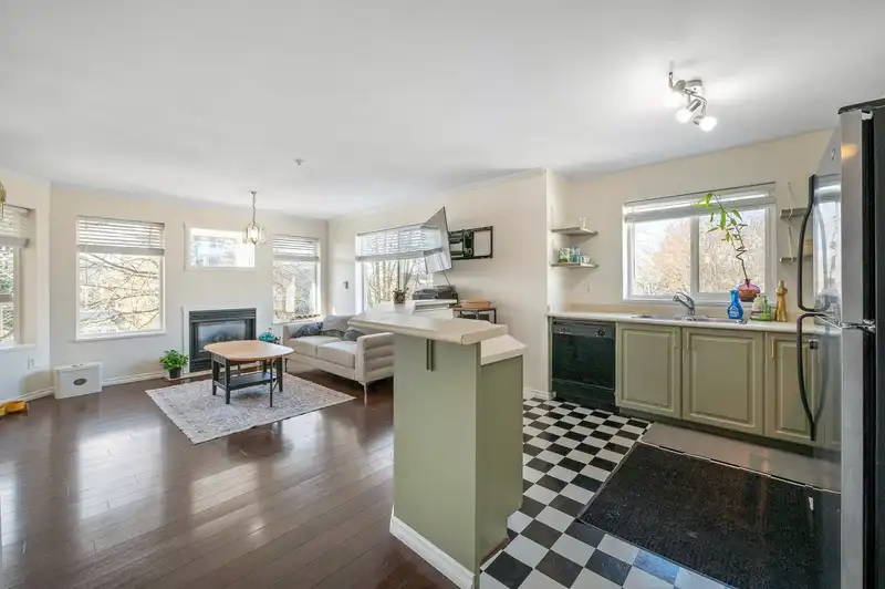 407 33407 TESSARO CRESCENT - photo 4 of 34