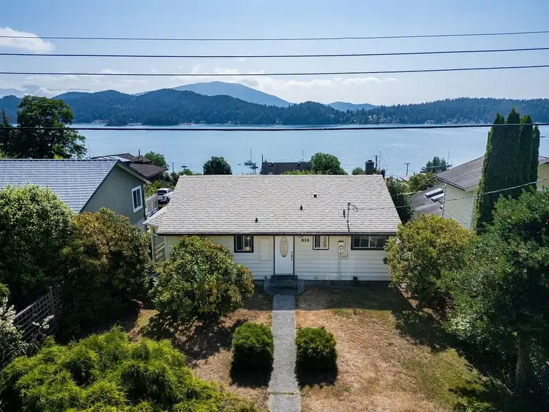 614 GLEN ROAD - photo 1 of 39