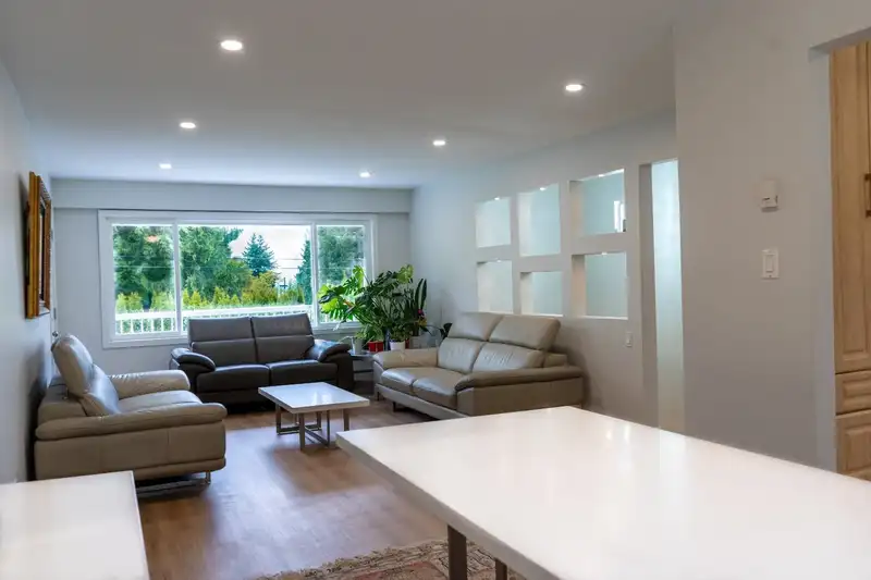 356 W QUEENS ROAD - photo 3 of 19