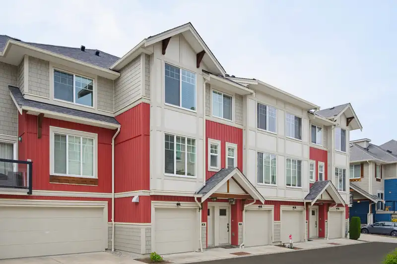 46 20498 82 AVENUE - photo 1 of 40