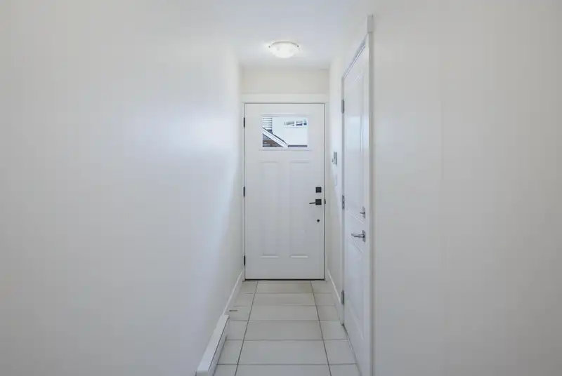 46 20498 82 AVENUE - photo 4 of 40