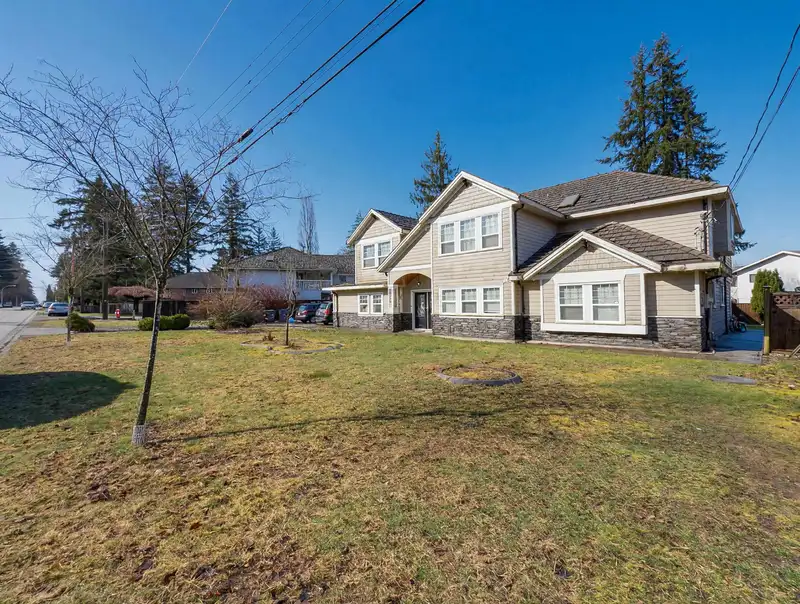 14906 92 AVENUE - photo 3 of 40
